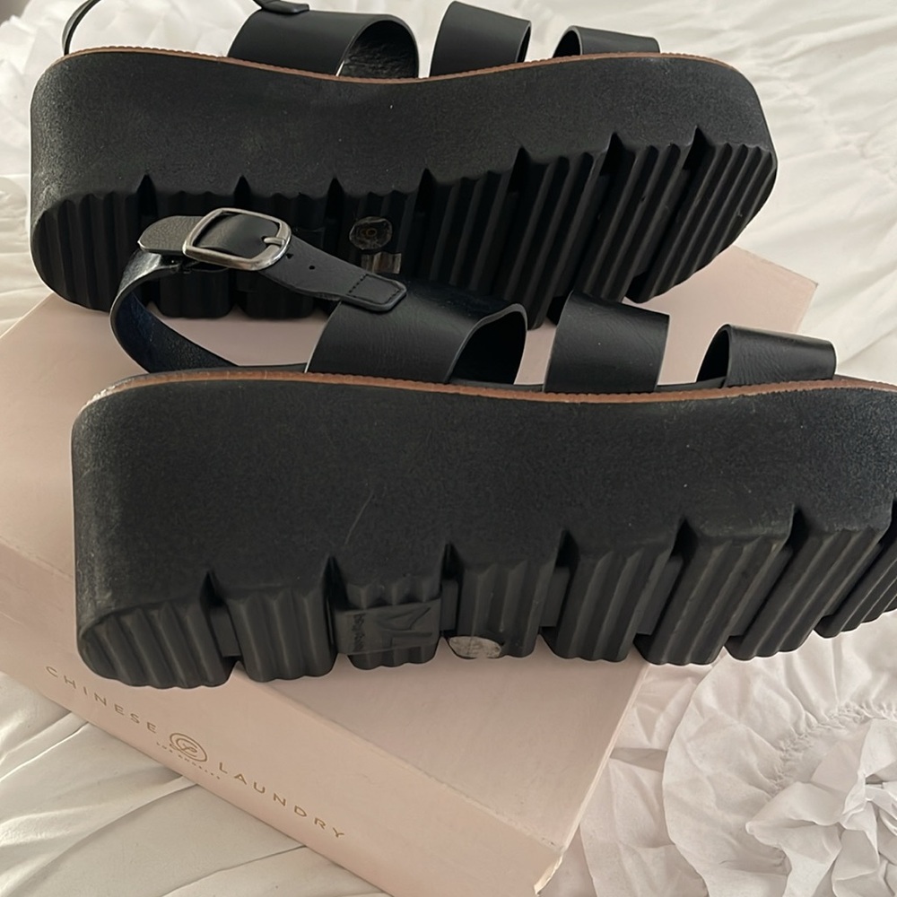 Dirty Laundry black three strap vegan sandals - Picture 5 of 5